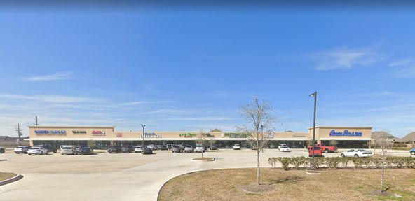 Retail Space | ±1,159 - 2,440 SF | Pearland, TX: 3695 Kirby Dr, Pearland, TX 77584